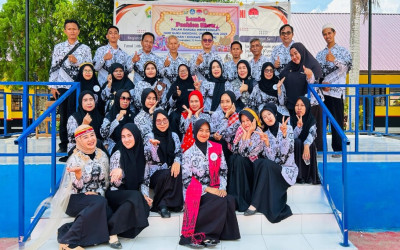 SMAN 1 Konsel Rayakan Hari Guru Nasional dengan Fashion Show Antar Guru