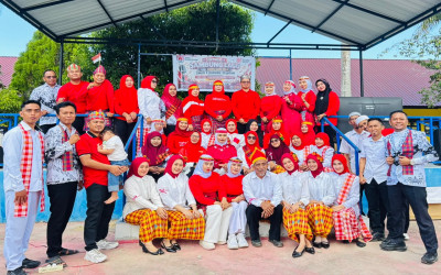 Unik dan Meriah, Guru dan Staf SMAN 1 Konawe Selatan Adu Nyanyi di Lomba Sambung Lagu HUT RI ke-81