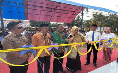 Kabid Pembinaan SMA Dikbud Prov. Sultra Resmikan Taman Numerasi di HUT ke-44 SMAN 1 Konsel