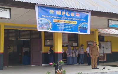 Upacara Bendera Mengawali Pembukaan Kegiatan MPLS di SMAN 1 Konawe Selatan